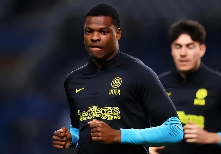 开云在线-包含转会期切尔西调整名单以备意大利杯，单刀错失环节打磨，气氛紧张，训练强度明显提升的词条